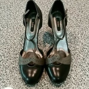 Excellent used condition! Black and gray heels
